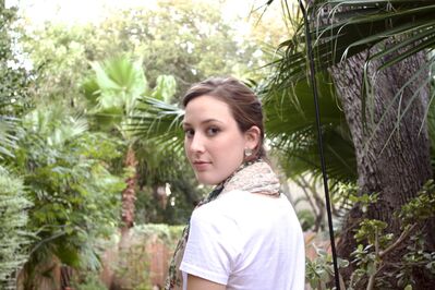 Keywords: girl,looking back,deb,Deb,outdoor,trees