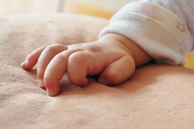 Keywords: child,baby,hand,baby hand,blanket,curled fingers