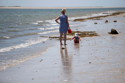 Keywords: beach,mom,daughter,beach scene with mother and child,Watercolor Painting of Mom and Daughter on a Beach