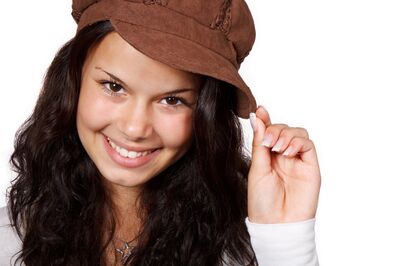 Keywords: hat,smiling girl