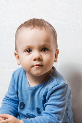 Keywords: child,front view,blue shirt,showing hands