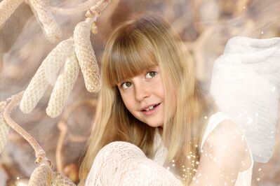 Keywords: girl,dressed as angel,white,yellow,blonde