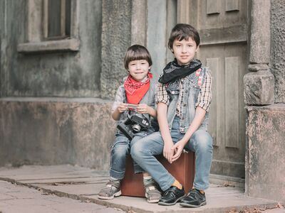 Keywords: portrait,child,kid,two boys,camera,harmonica,jeans,neckerchief,red,black,sitting,together,brothers,wooden door,suitcase,brown,Shading with cross-hatching and other techniques - 6:20,Class portrait of children part1b - 20201020 - 2:11:51