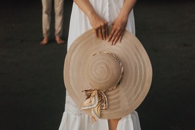 Keywords: hands,hat,woman,white dress,straw sun hat,bonnet,legs in background