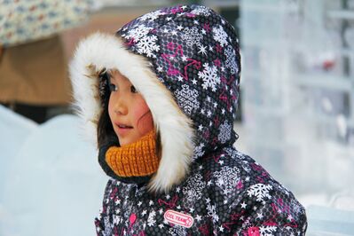 Keywords: snow,snowy,girl,outdoor,printed jacket with white trim,asian,pink cheeks