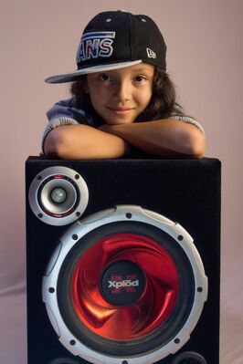 Keywords: audio,speaker,young girl,hat