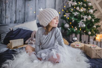 Keywords: girl,hat,sweater,snow,christmas,white,grey,green,tree