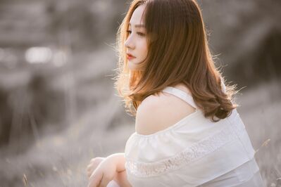 Keywords: woman,profile,girl,white dress,exposed shoulders,long brown hair