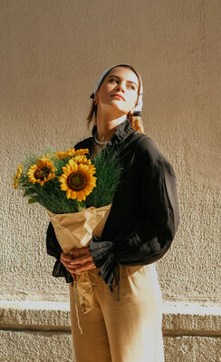 girl_head up holding sunflowers
