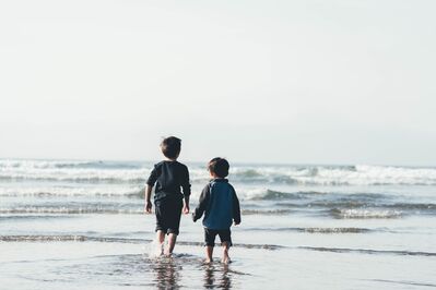 Keywords: boys,boy,brother,beach,ocean,sea,Watercolor painting of boys on a beach,Watercolor painting of boys on a beach - 58:42