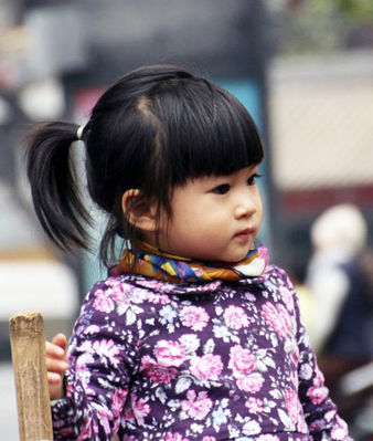 Keywords: little girl,purple,painting of a child in a colorful scarf