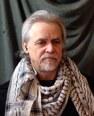 Keywords: model,ed,man,scarf,portrait of a grey-haired man wearing a scarf