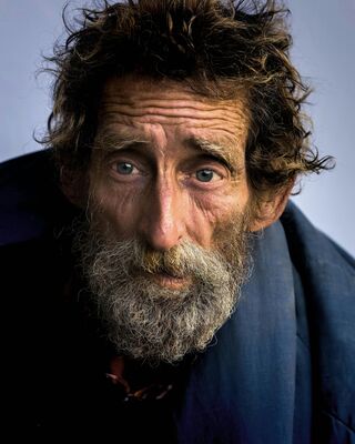 oldman with messy beard
