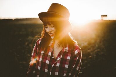 Keywords: woman,backlight,sunlight,plaid shirt,fedora,hat,How to create the glowing sunrise effect on a girl in watercolor - 33:39,12-week Watercolor Fundamentals class 9 (April 8 2021) - 1:58:56