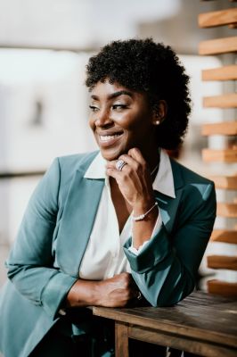 reference_smiling_african-woman
