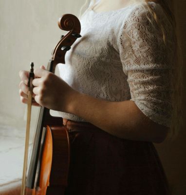 reference_woman_violin_window_hands
Keywords: hello