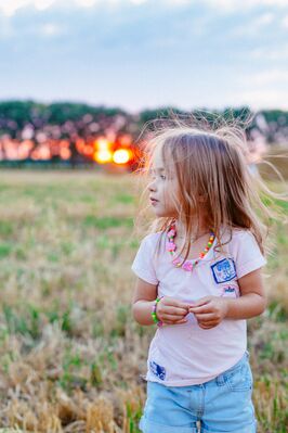 Keywords: girl,woman,youth,young,profile