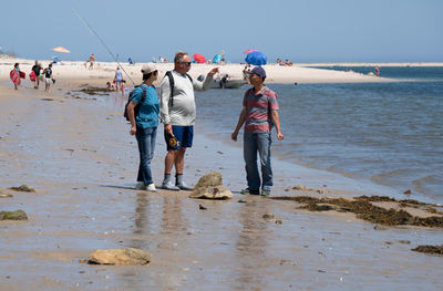 Keywords: three people,beach,asking,Watercolor Painting - Beach Conversation,a conversation on the beach