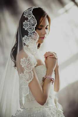 white girl in wedding dress
Keywords: bride,girl,veil,head veil