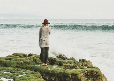 Keywords: woman,lady,beach,seashare,ocean