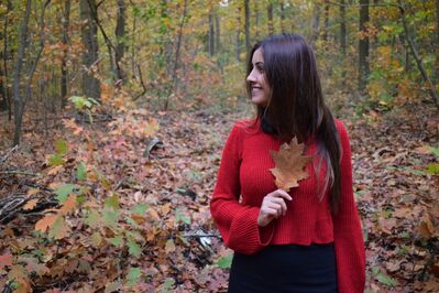 Keywords: acrylic profile of a woman in red with a leaf