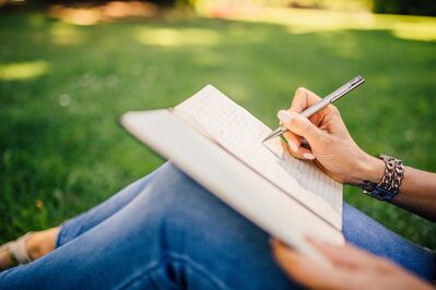 Keywords: hand,hands,writing,woman,outdoor