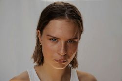 reference_girl_serious.jpg