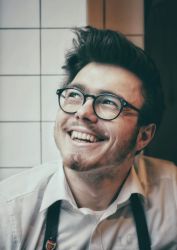reference_man_with_eyeglasses~0.jpg