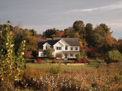 Keywords: white  house,autumn coloes,trees