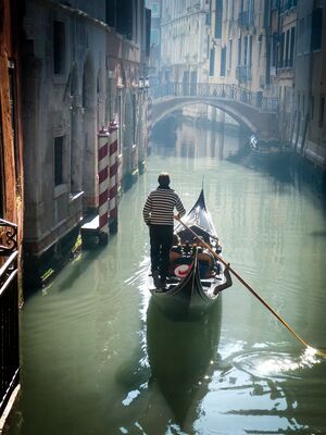 Keywords: gondola,canel,boat,reflection,water