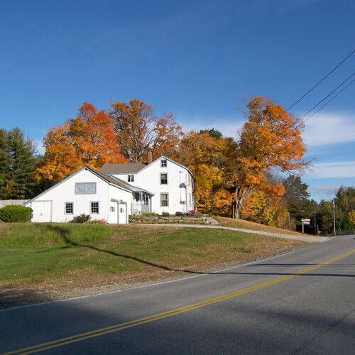 Keywords: house,autumn,white house,painting a house in autumn,using the principle of perspective