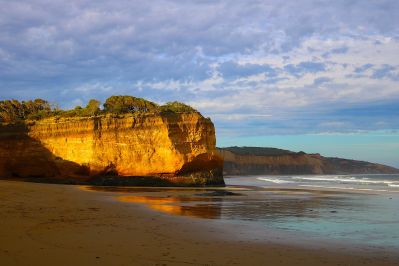 Keywords: beach,cliff