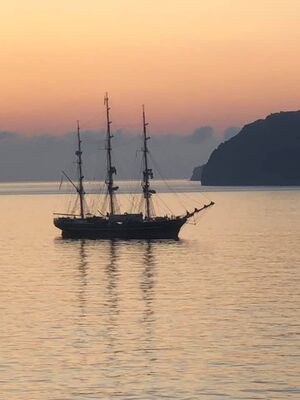 Keywords: haze,ship,boat,sail,water,sky,reflection