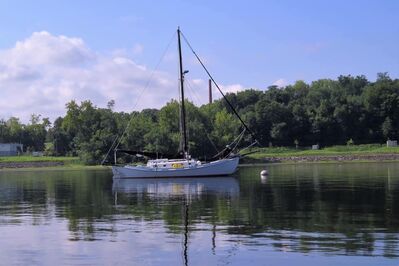 Keywords: sailing,yacht,mooring,water,reflection,bay