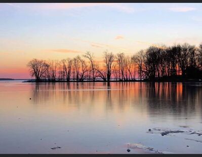 Keywords: sunrise,river,edge,reflection