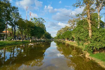 Keywords: green trees,river,spring,water