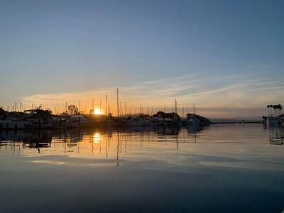 Keywords: sunrise,water,boats,anchor,reflection,sea,harbor,Sunrise impression in watercolor - 38:46