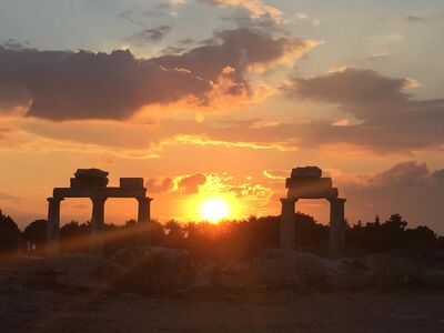 Keywords: sunrise,clouds,stone,monuments