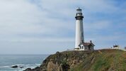 lighthouse-356154_1920.jpg