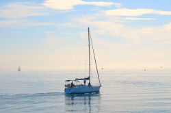 sailboat-8544333_1920.jpg