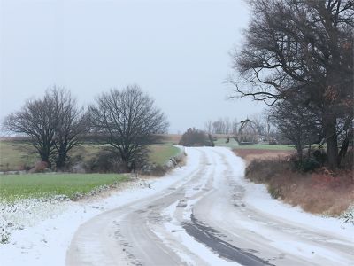 snowy_country_road_without_girl
