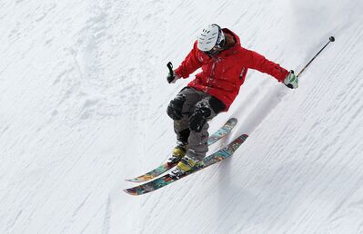 Keywords: skiing,ski,snow,winter,red,jacket,Start a watercolor painting loosely - 38:49