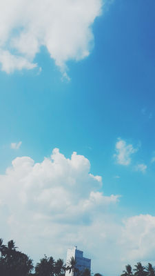 Keywords: deep blue sky,white clouds,bright