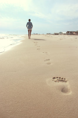 Keywords: beach,painting original bookmarks using two references,footprints,painting a woman walking on the beach