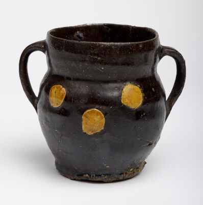 Keywords: black and yellow,pot,vase,pitcher,ceramic,clay,Watercolor technique - lifting colors to paint a ceramic pot