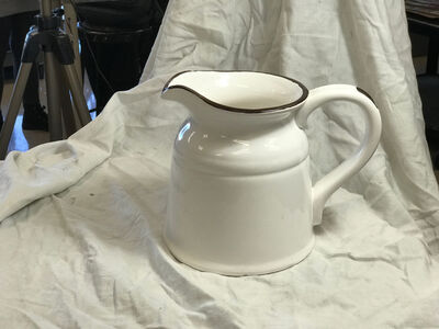 Keywords: painting a white pitcher,pitcher,white,cross-contour drawing