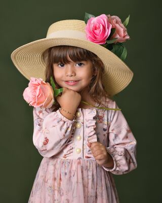 girl_hat_flowers
