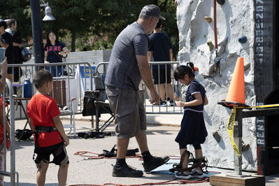 people_climbing1
