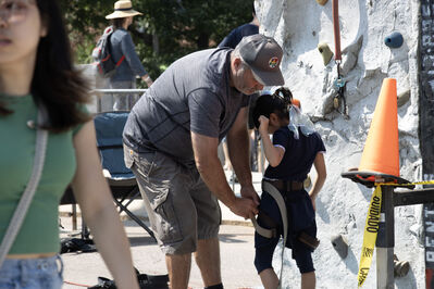 people_climbing2
