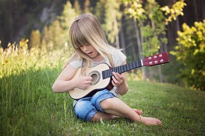 person-822803_1920
Keywords: young girl guitar,outdoor